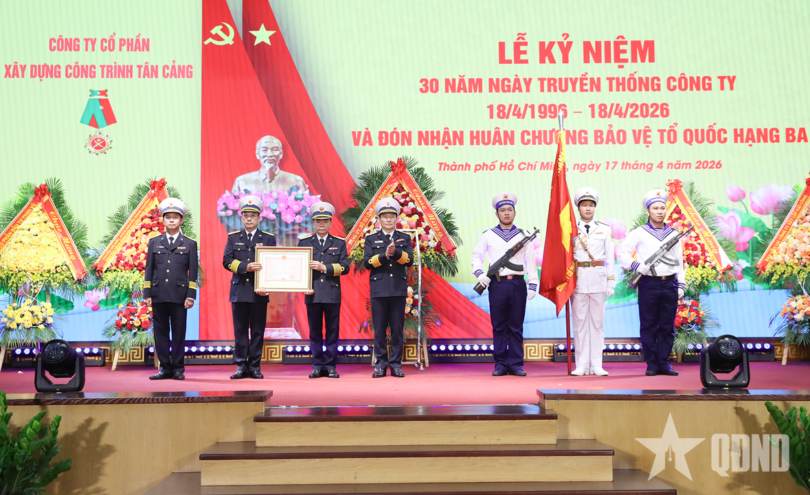 Công ty cổ phần Xây dựng công trình Tân Cảng đón nhận Huân chương bảo vệ Tổ quốc hạng Ba